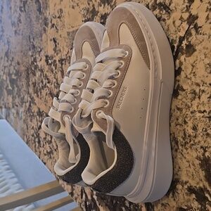 Women's MARTHA STEWART SKETCHERS SNEAKERS Size 7 & 1/2